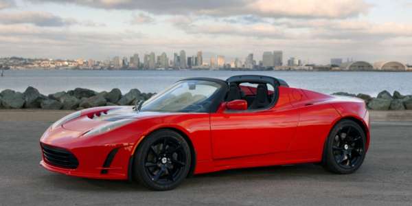 “New Tesla Roadster” में हो सकती है उड़ने की क्षमता: मास्क
