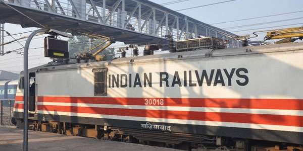 गलत ट्रैक पर दौड़ी ट्रेन, 160 KM चलकर दिल्ली से मध्यप्रदेश पहुंच गए 1500 किसान