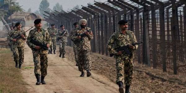BSF ने लिया शहीद का बदला, पाकिस्तान कि कई चौकियों को उड़ाया