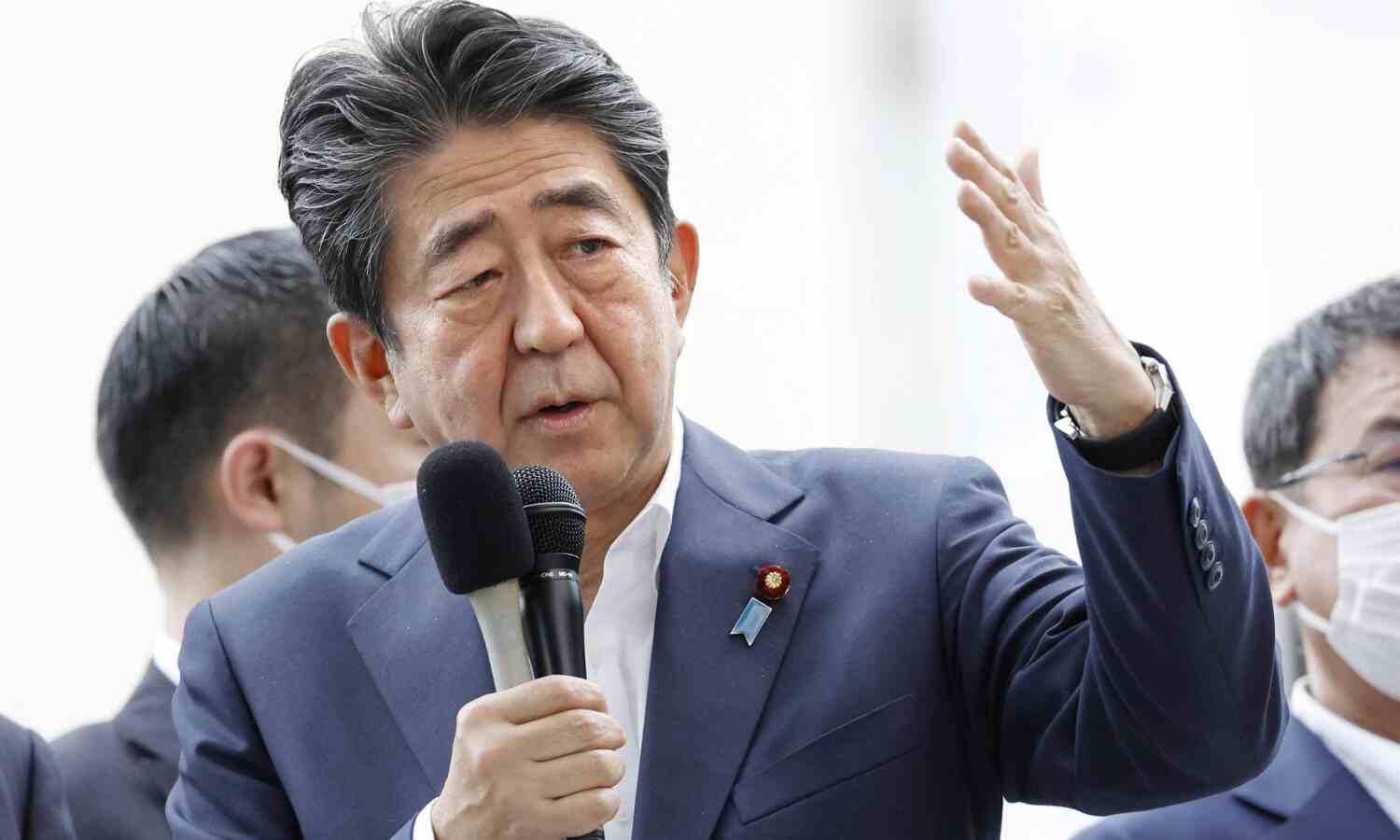 जापान के पूर्व PM शिंजो आबे को सीने में मारी गोली