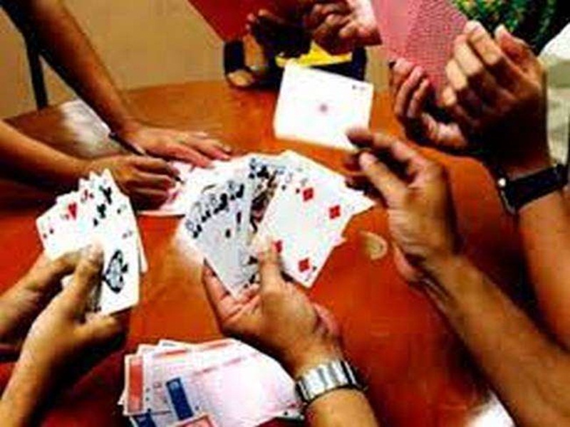 रतलाम: जुआ खेलते 5 को पुलिस ने रंगे हाथों पकड़ा, 9 हजार रुपए नकदी बरामद