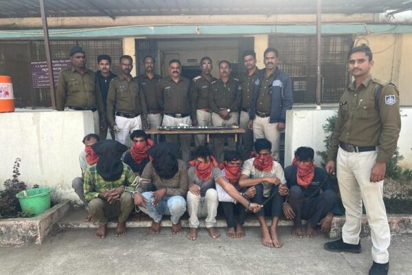 रतलाम : डकैती की योजना बनाते अंतर्राजीय बाछड़ा गैंग को पुलिस ने पकड़ा, अवैध हथियारों के साथ 8 आरोपी धराए