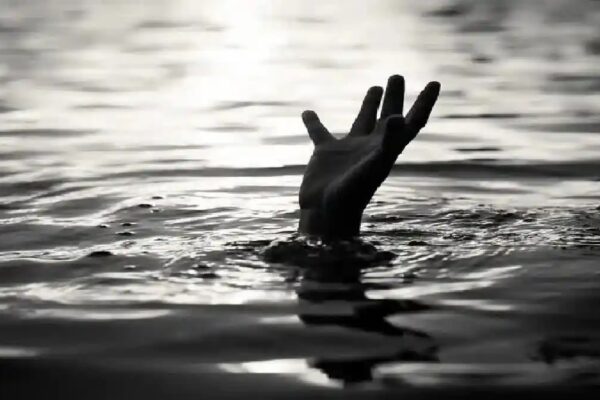 रतलाम : तालाब में डूबने से दो मासूम बहनों की मौत, दोनो के शव को मेडिकल कॉलेज पोस्टमार्टम के लिए भिजवाया