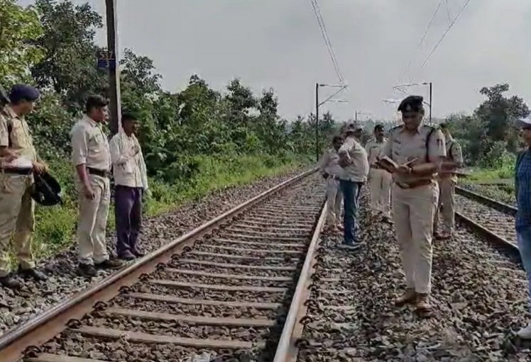 मध्य प्रदेश में ट्रेन को उड़ाने की साजिश नाकाम, रेलवे ट्रैक पर लगाए गए थे 10 डेटोनेटर