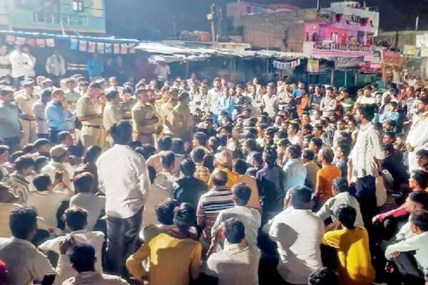 रतलाम : बरखेड़ाकलां गांव में बाइक टकराने के बाद हुआ विवाद, हिंदू संगठनों ने घेरा थाना