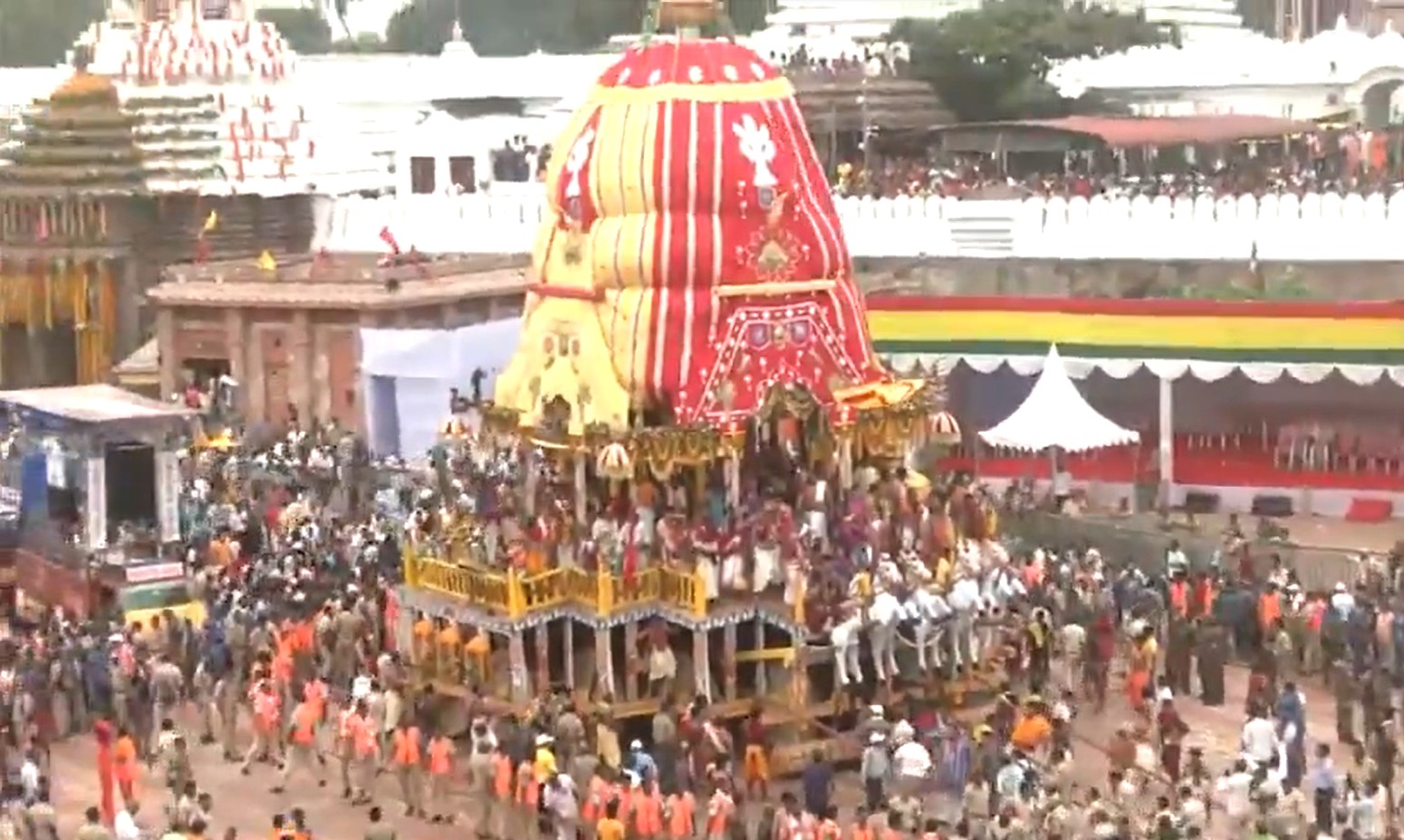 आस्था का सैलाब: भगवान जगन्नाथ की रथ यात्रा शुरु, विदेशों से भी पहुंचे भक्त