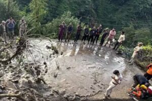 जम्मू-कश्मीर के रियासी में भारी बारिश से भूस्खलन, 7 शव बरामद
