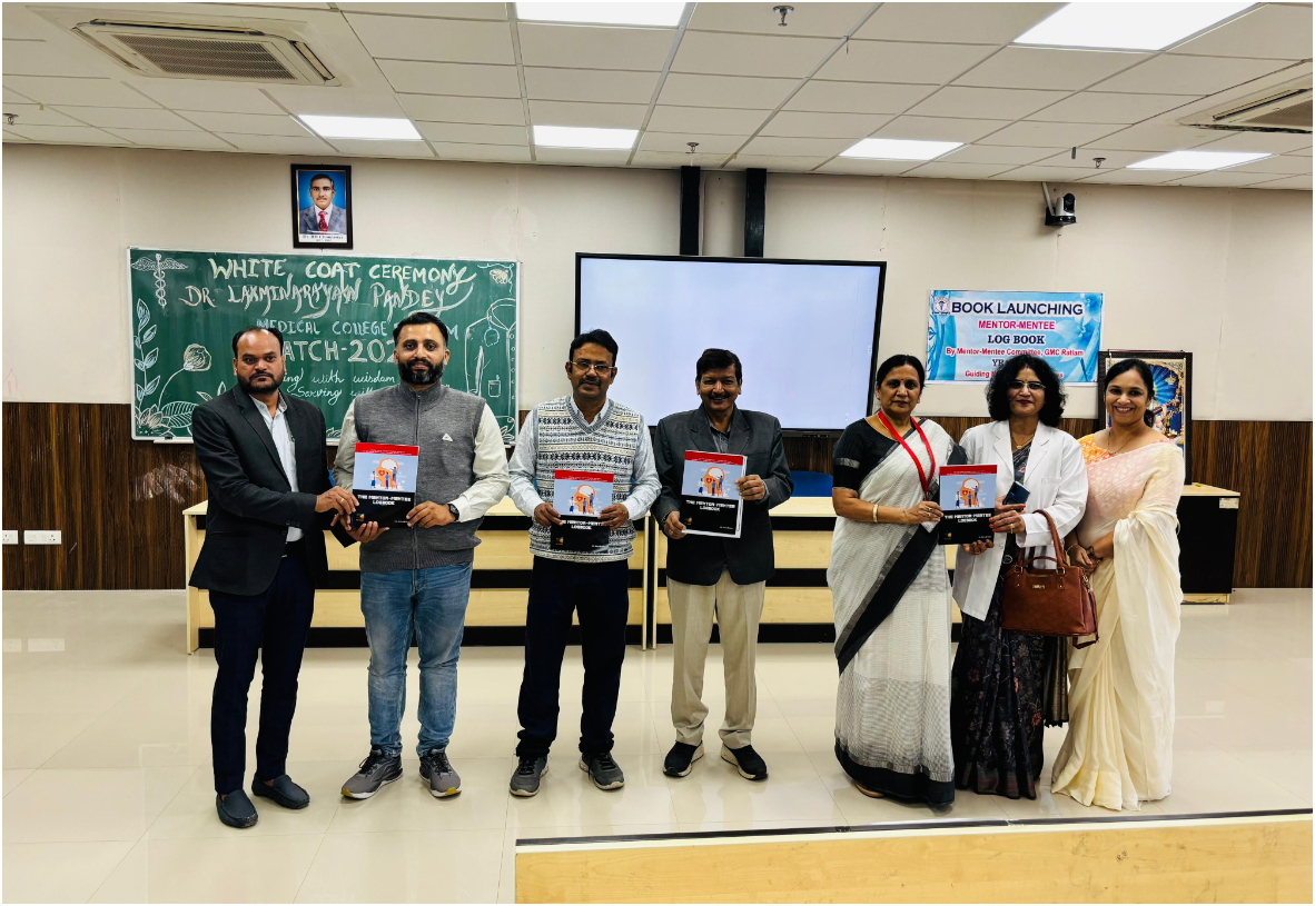 रतलाम: व्हाइट कोट सेरेमनी एवं मेंटर–मेंटी कार्यक्रम की लॉगबुक का विमोचन
