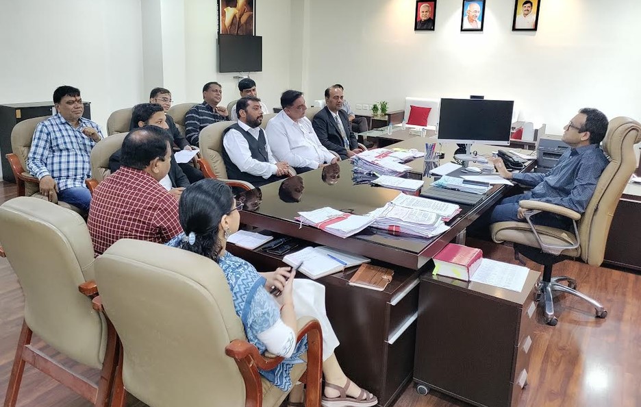 कलेक्टर ने अधिवक्ताओं के साथ बैठक कर राजस्व न्यायालयों से संबंधित समस्याओं एवं सुझावों पर की विस्तृत चर्चा