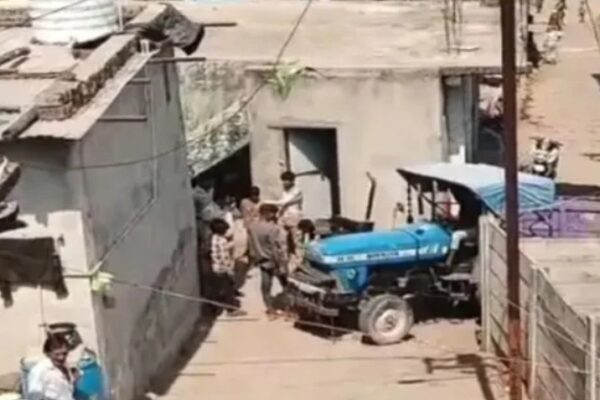 रतलाम: दर्दनाक हादसा, रिवर्स लेते समय ट्रैक्टर-ट्रॉली की चपेट में आए युवक की मौत