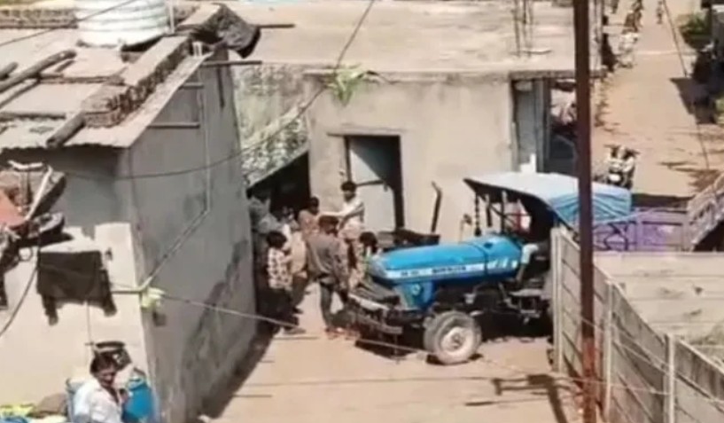 रतलाम: दर्दनाक हादसा, रिवर्स लेते समय ट्रैक्टर-ट्रॉली की चपेट में आए युवक की मौत